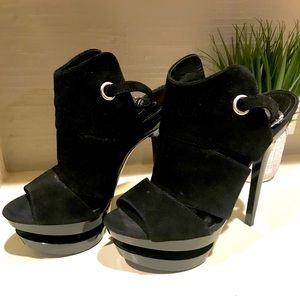 Jessica Simpson Black platform heels size 8